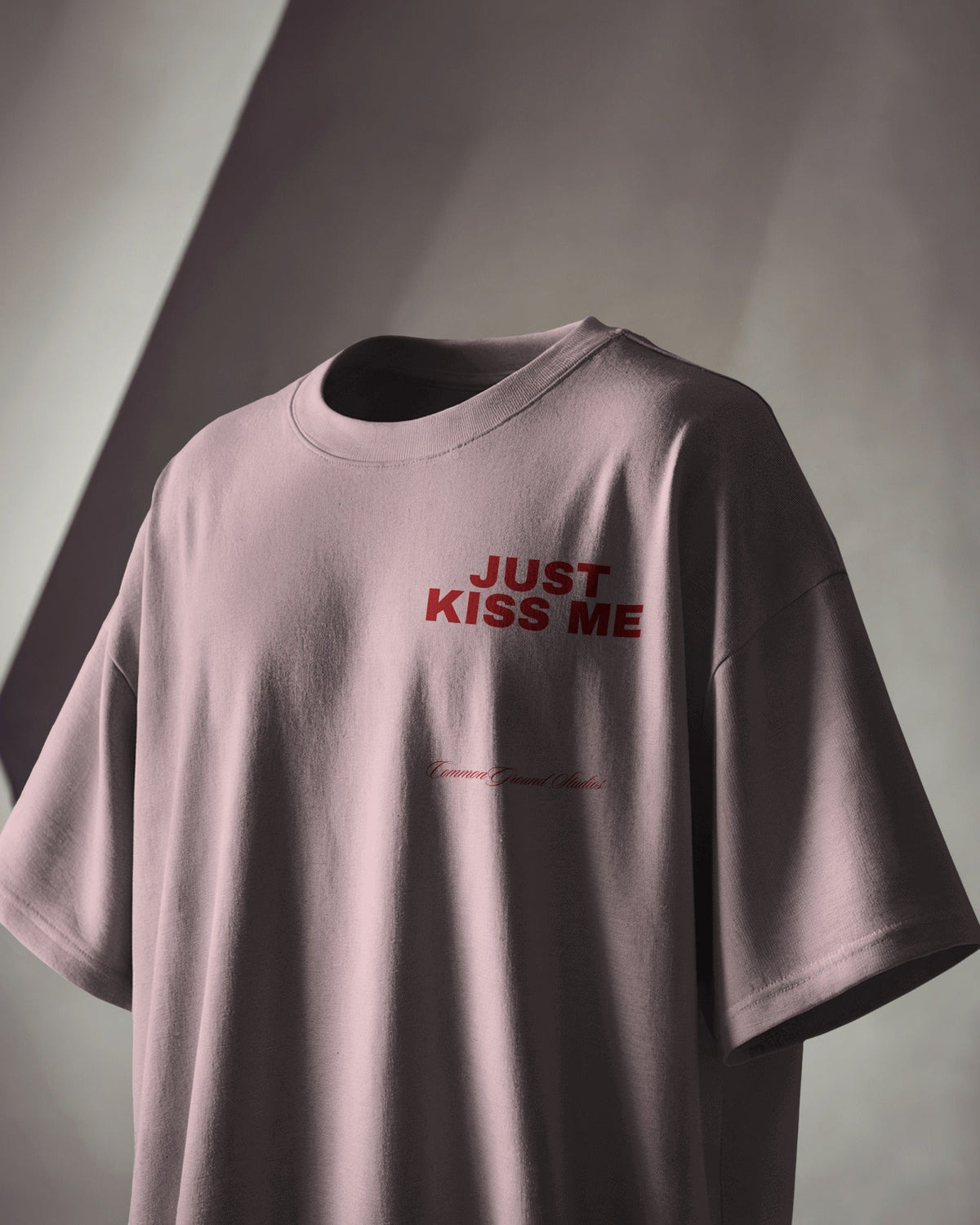 KISS ME OVERSIZED T-SHIRT